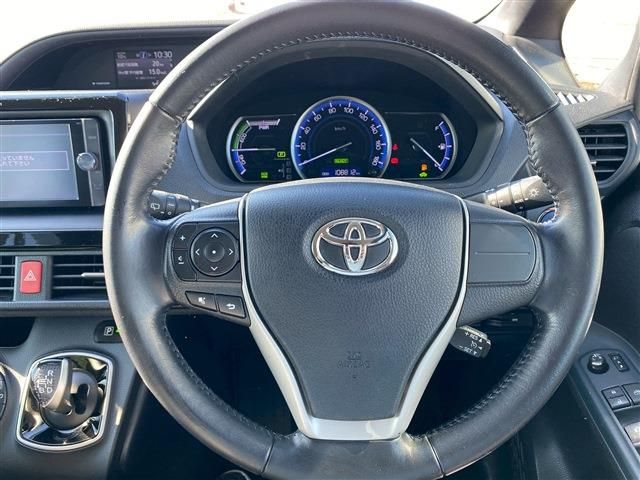 TOYOTA VOXY HYBRID 2014 Image 31