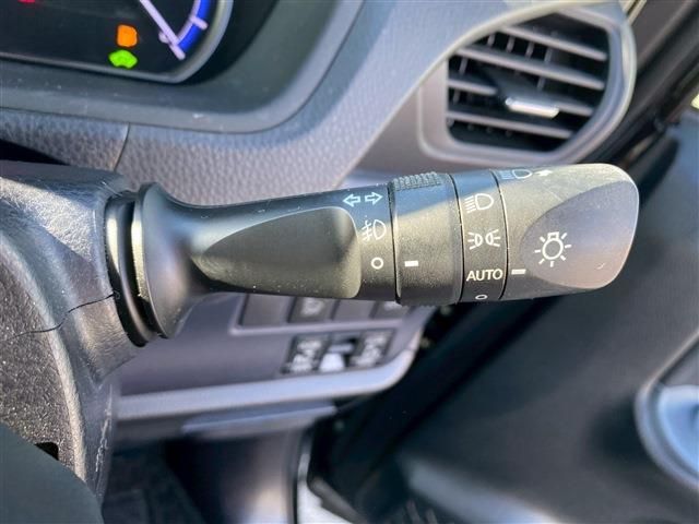 TOYOTA VOXY HYBRID 2014 Image 31