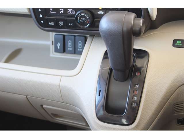 HONDA N BOX 2017 Image 31