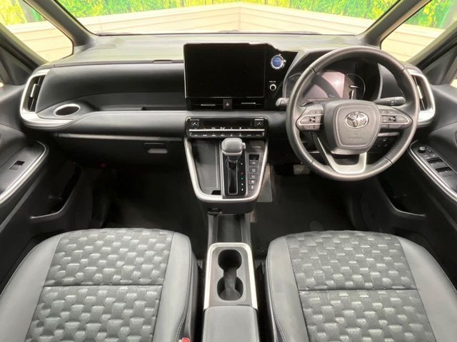 TOYOTA VOXY HYBRID 2023 Image 31