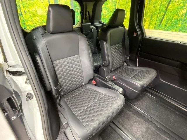 TOYOTA VOXY HYBRID 2023 Image 31