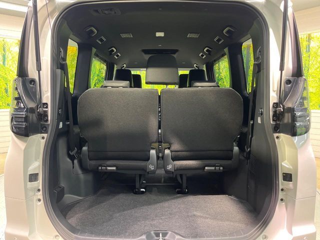 TOYOTA VOXY HYBRID 2023 Image 31