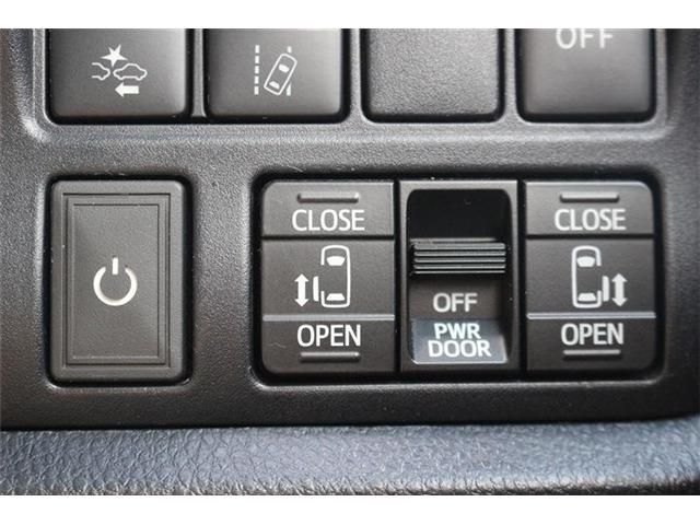 TOYOTA NOAH HYBRID 2017 Image 31