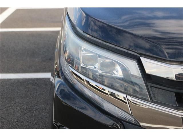 TOYOTA NOAH HYBRID 2017 Image 31