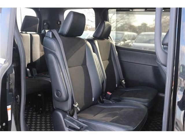 TOYOTA NOAH HYBRID 2017 Image 31