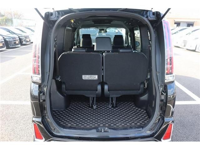 TOYOTA NOAH HYBRID 2017 Image 31