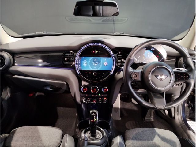 BMW MINI COOPER SD 5DOOR 2022 Image 31