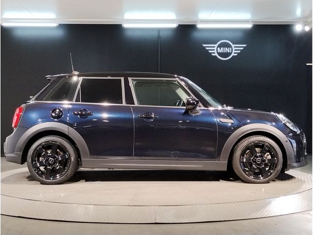 BMW MINI COOPER SD 5DOOR 2022 Image 31