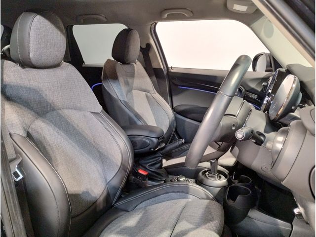 BMW MINI COOPER SD 5DOOR 2022 Image 31