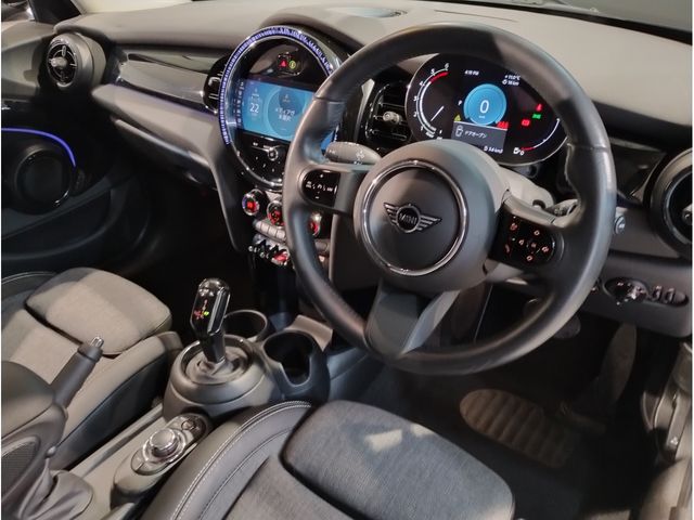 BMW MINI COOPER SD 5DOOR 2022 Image 31