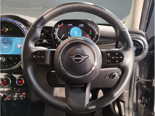 BMW MINI COOPER SD 5DOOR 2022 Image 31