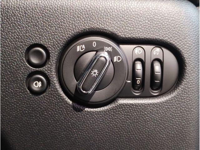 BMW MINI COOPER SD 5DOOR 2022 Image 31