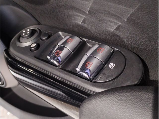 BMW MINI COOPER SD 5DOOR 2022 Image 31