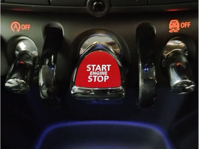 BMW MINI COOPER SD 5DOOR 2022 Image 31