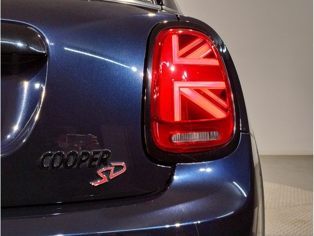 BMW MINI COOPER SD 5DOOR 2022 Image 31