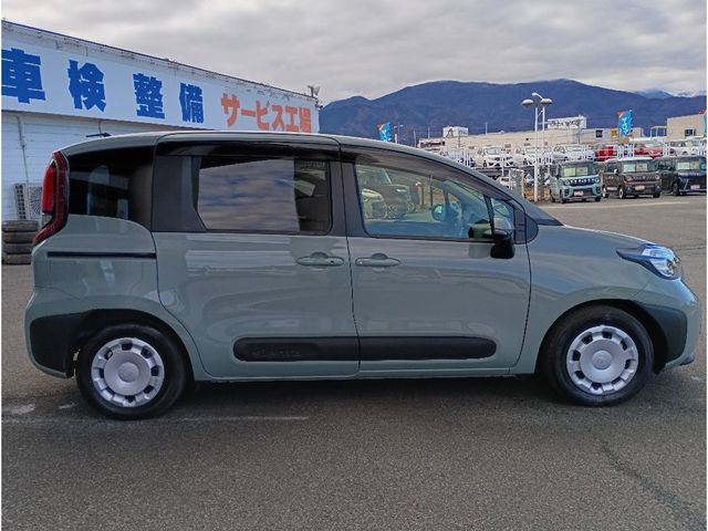 TOYOTA SIENTA HYBRID 2024 Image 31
