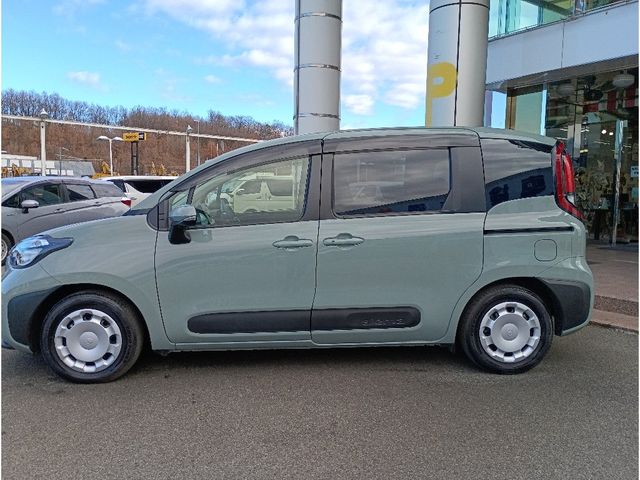 TOYOTA SIENTA HYBRID 2024 Image 31