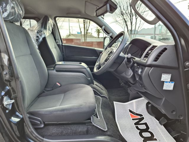 TOYOTA HIACE VAN 2WD 2023 Image 31