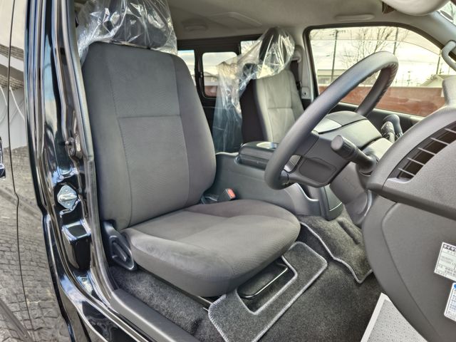 TOYOTA HIACE VAN 2WD 2023 Image 31