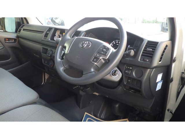 TOYOTA HIACE VAN 1.15T 2WD 2025 Image 31