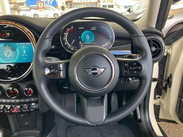 BMW MINI COOPER SD 5DOOR 2021 Image 31