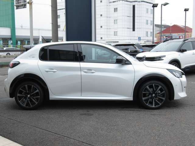 PEUGEOT 208 2022 Image 31