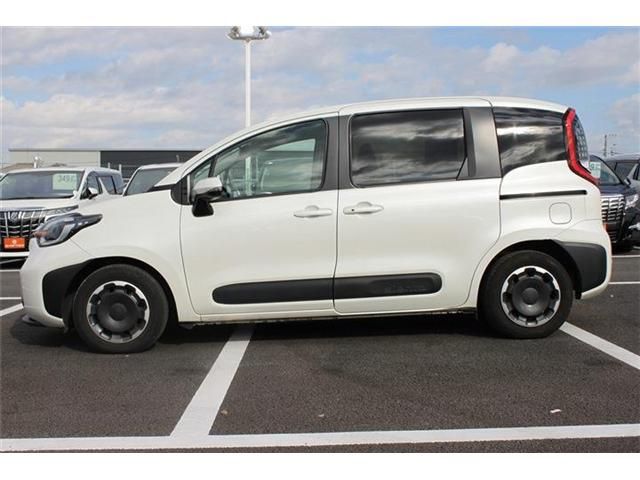 TOYOTA SIENTA HYBRID 2022 Image 31