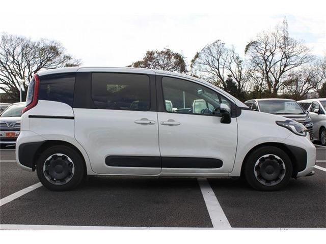 TOYOTA SIENTA HYBRID 2022 Image 31