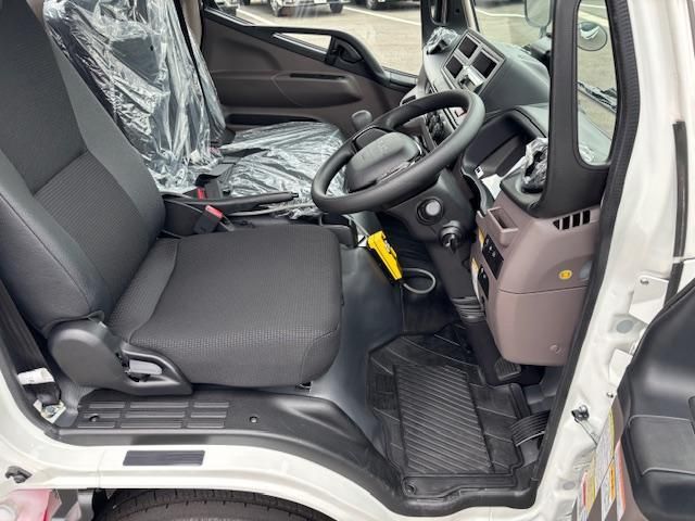 MITSUBISHI CANTER 2025 Image 31