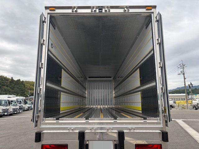 MITSUBISHI FUSOU SUPER GREAT 2025 Image 31