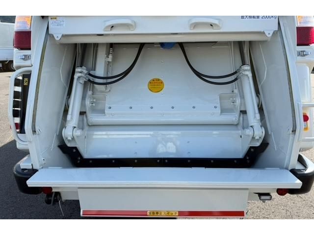 MITSUBISHI CANTER 2025 Image 31