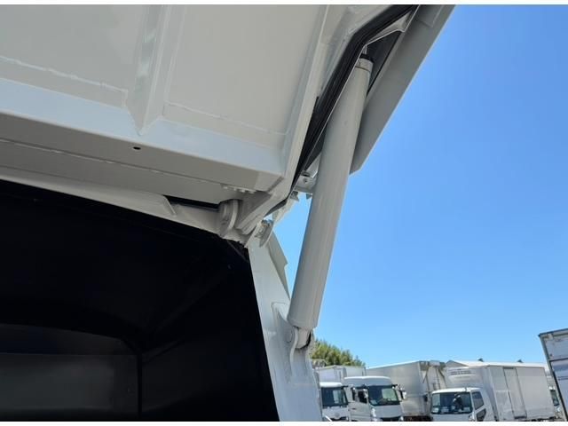 MITSUBISHI CANTER 2025 Image 31