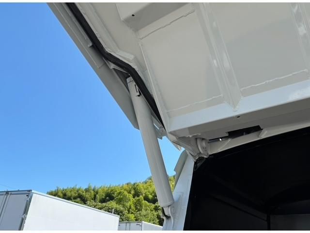 MITSUBISHI CANTER 2025 Image 31