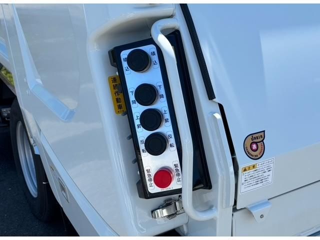 MITSUBISHI CANTER 2025 Image 31