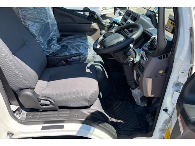 MITSUBISHI CANTER 2025 Image 31