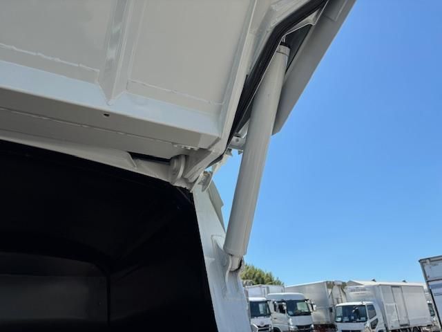 MITSUBISHI CANTER 2025 Image 31