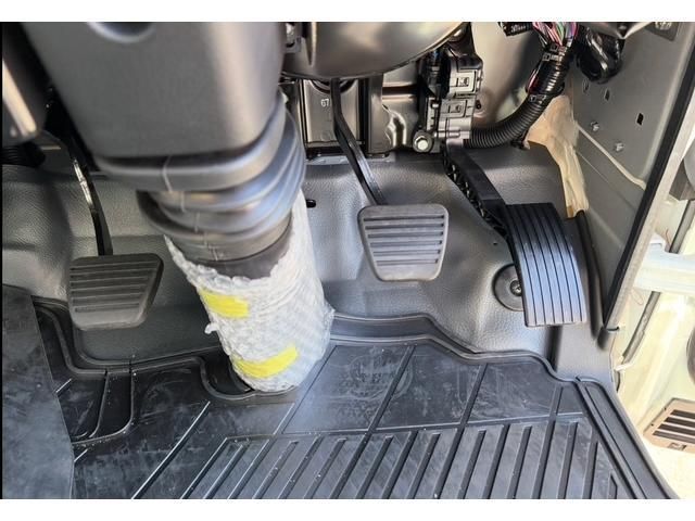 MITSUBISHI CANTER 2025 Image 31