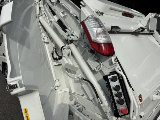 MITSUBISHI CANTER 2025 Image 31