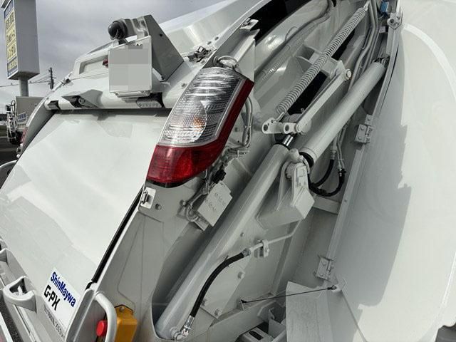 MITSUBISHI CANTER 2025 Image 31