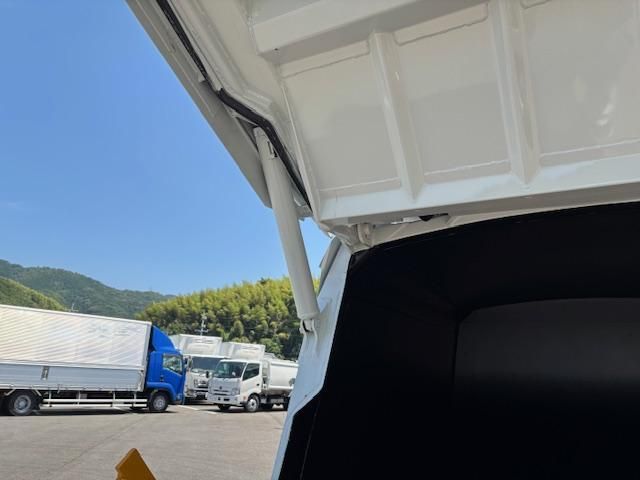 MITSUBISHI CANTER 2025 Image 31