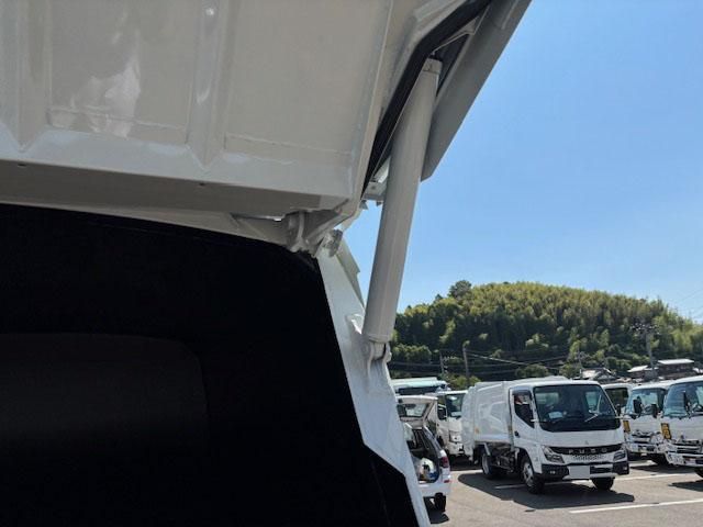 MITSUBISHI CANTER 2025 Image 31