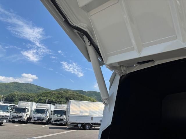 MITSUBISHI CANTER 2025 Image 31