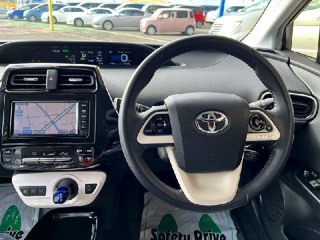 TOYOTA PRIUS 2018 Image 31