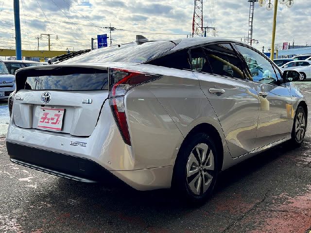TOYOTA PRIUS 2018 Image 31