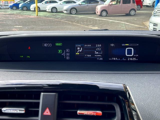 TOYOTA PRIUS 2018 Image 31