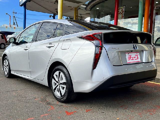 TOYOTA PRIUS 2018 Image 31