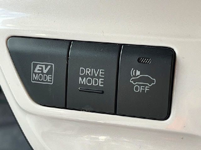 TOYOTA PRIUS 2018 Image 31