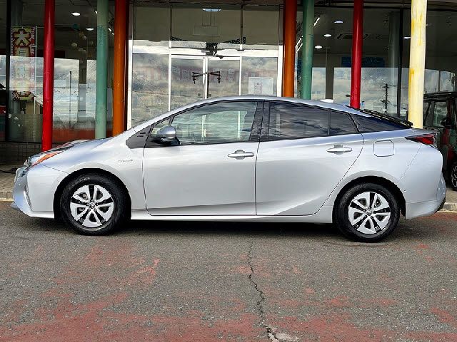 TOYOTA PRIUS 2018 Image 31