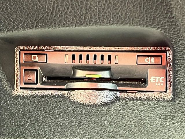 TOYOTA PRIUS 2018 Image 31