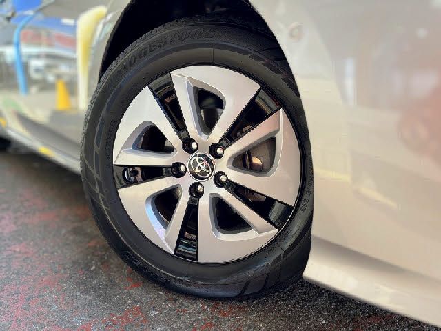 TOYOTA PRIUS 2018 Image 31